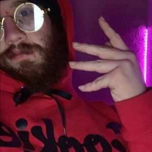 Meet your Posher, Alex